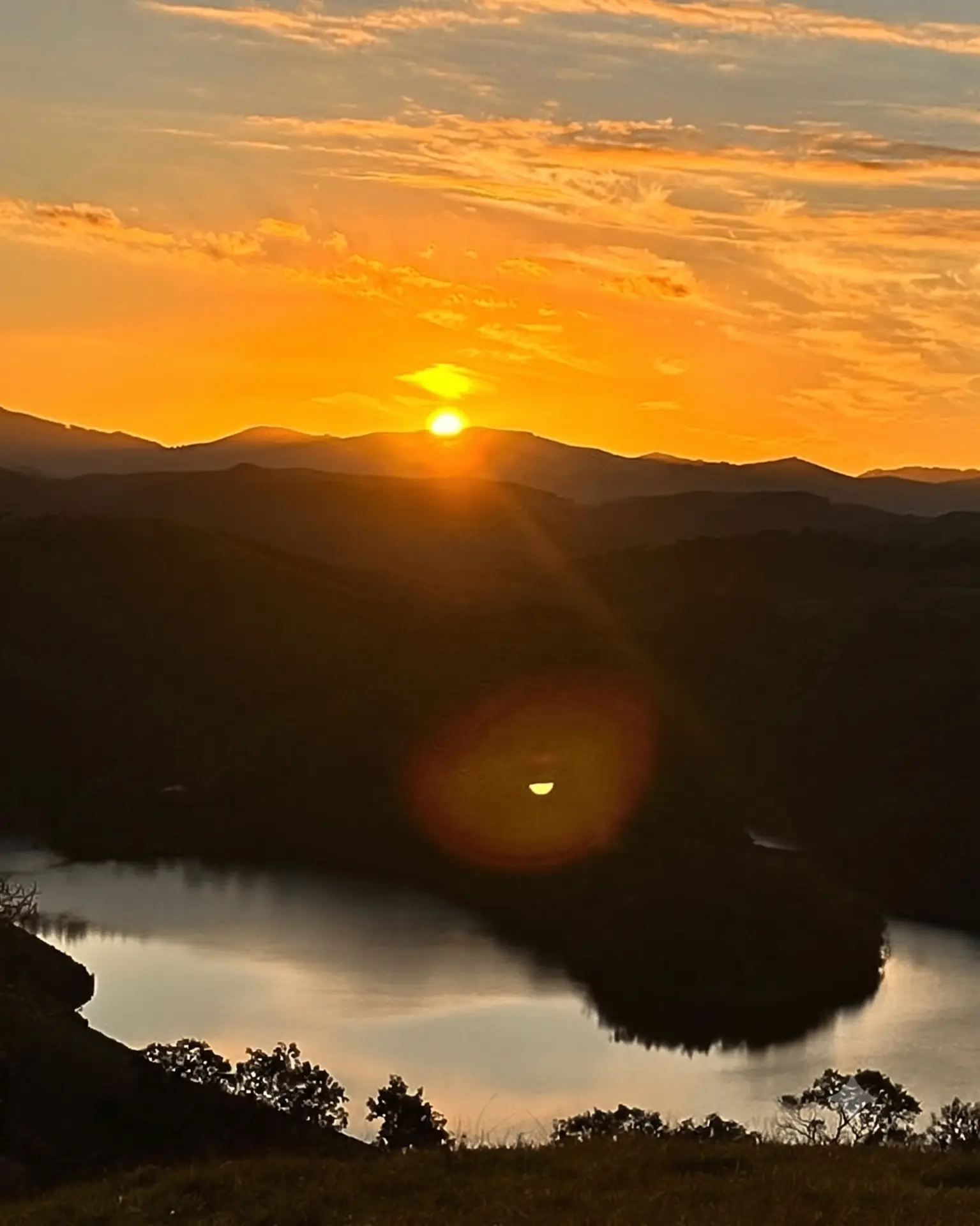 O amanhecer sobre as montanhas