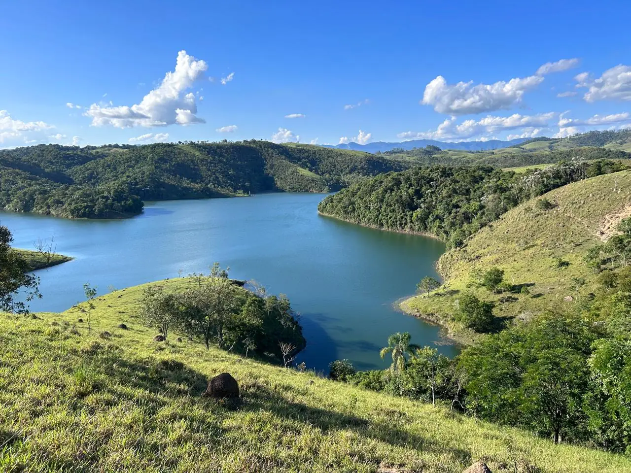 Vista panorâmica da represa